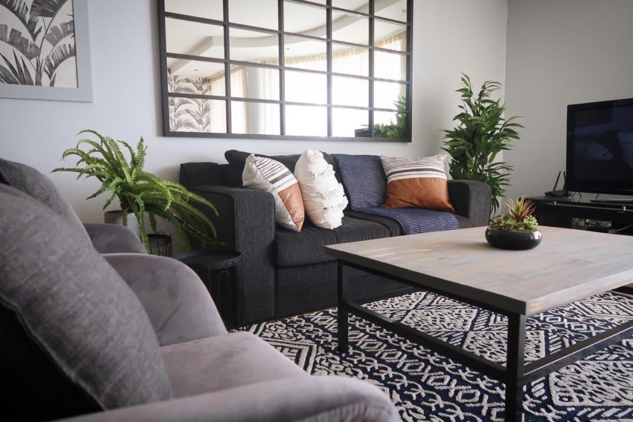 Beachfront Gem / Free Parking / A/c Apartment Cape Town