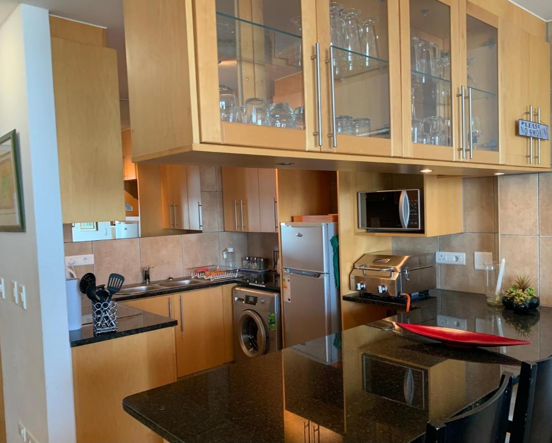 Apartment Beachfront Gem / Free Parking / A/c *
