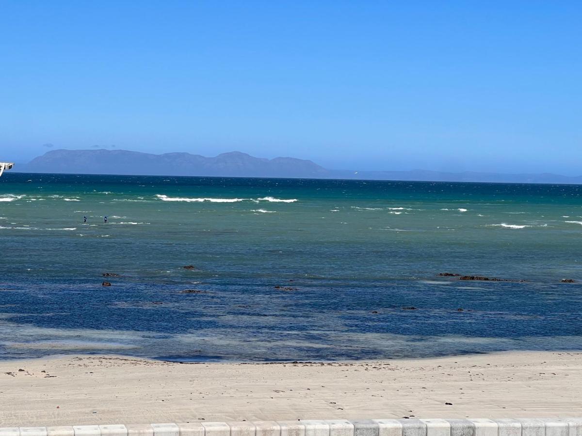 Beachfront Gem / Free Parking / A/c *