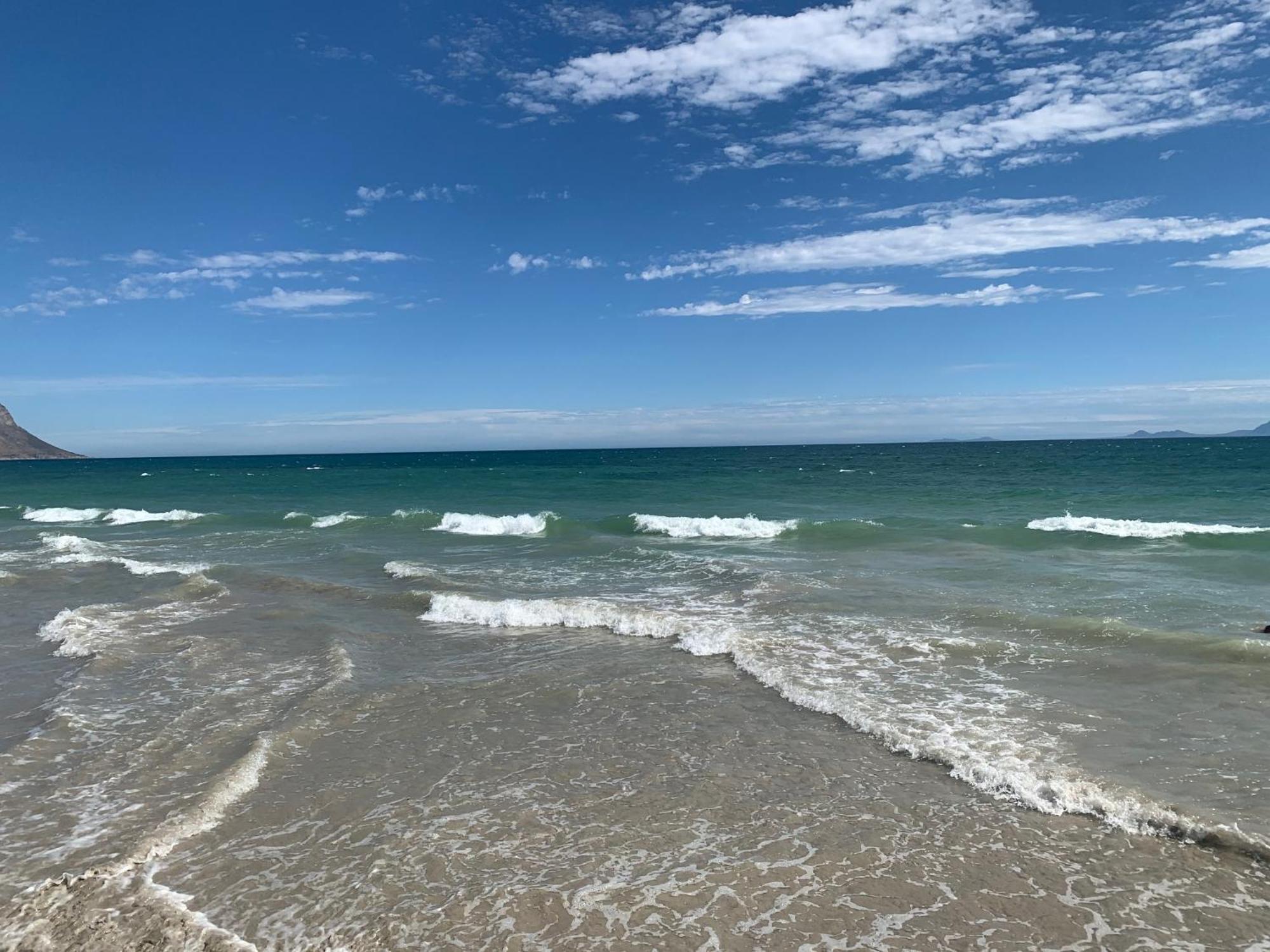 Beachfront Gem / Free Parking / A/c
